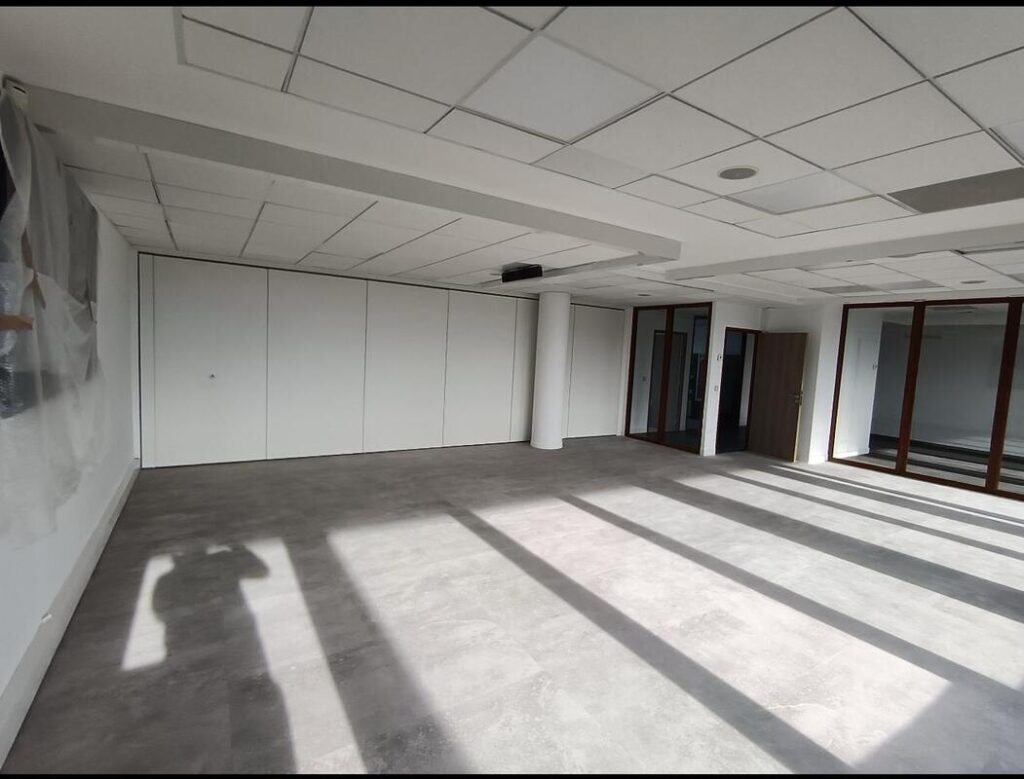 Grande salle renovee